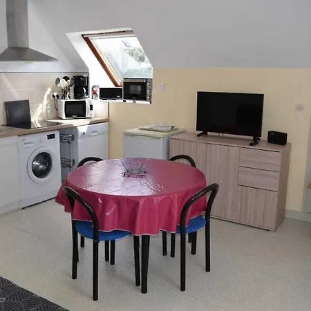 With 2 Bedrooms * Surtainville