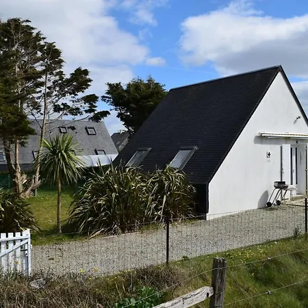 With 2 Bedrooms Surtainville