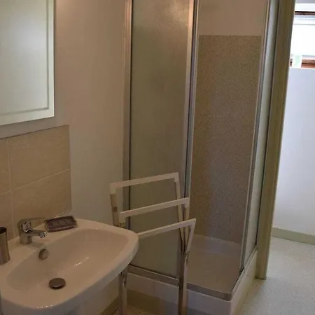 With 2 Bedrooms Surtainville